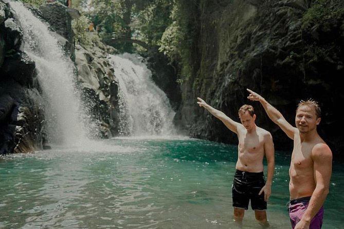 All Inclusive : Jumping Sliding at Aling- Aling Waterfall - Handara Gate - Lunch - Lunch and hydration: the part that keeps you going