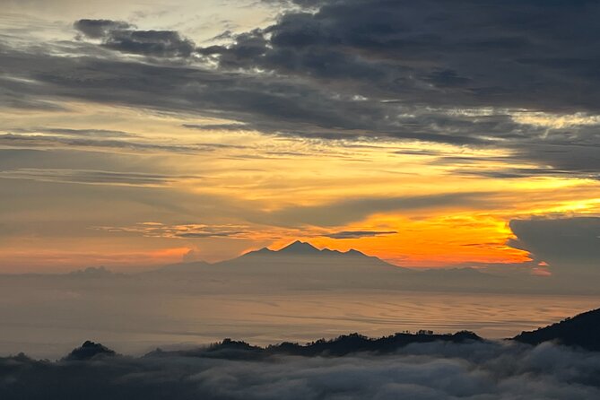 All inclusive Mount Batur Trekking with Hot Spring tour - Breakfast and sunrise at the summit: the 05:30am goal