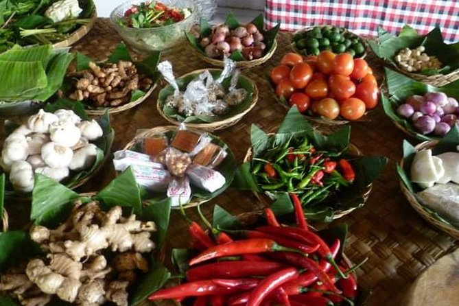 Bali Amazing Cooking Class - Traditional market stop: where your ingredients start making sense