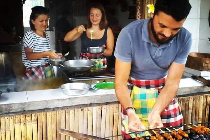 Bali Amazing Cooking Class - Inside the Balinese home: welcome moments and the offering basket