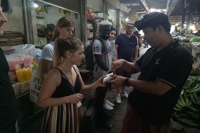 Bali Cooking Class and Ubud Sightseeing Tour - Sacred Monkey Forest Sanctuary: how to enjoy monkeys without turning it into a hassle