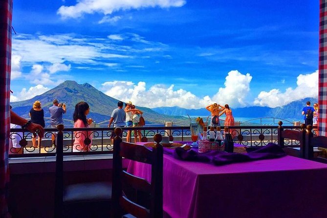 Bali Iconic Tour with Buffet Lunch and Attraction Tickets - Tegalalang Rice Terrace: time to breathe in the farmer fields