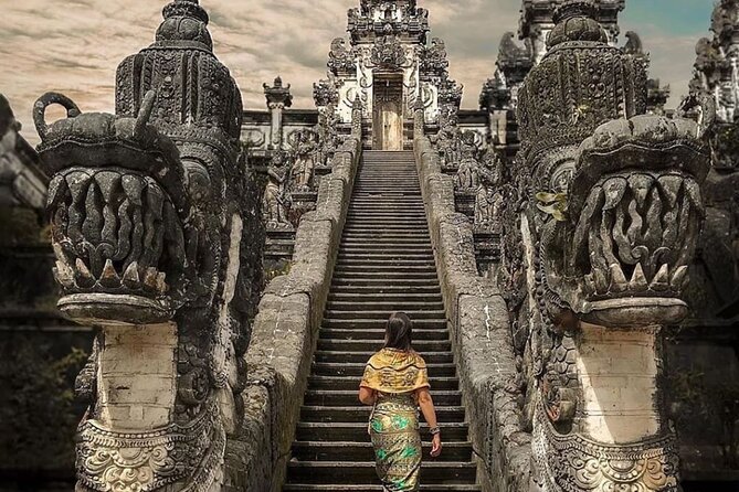 Bali Instagram Tour - All Inclusive - Tirta Gangga: koi feeding and stepping-stone compositions