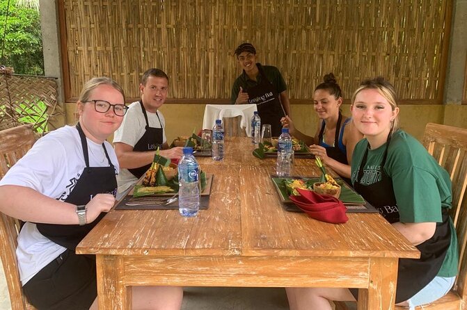 Balinese Authentic Cooking Class in Ubud - Balinese House Visit: Family Compounds and Everyday Life