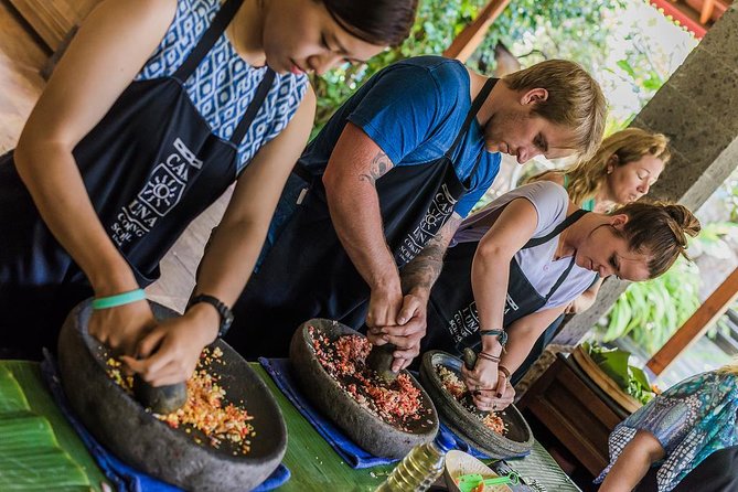 Balinese Cooking class with traditional morning market visit - Key things you’ll notice right away