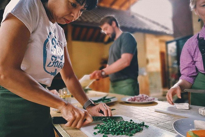 Balinese Cooking class with traditional morning market visit - Laplapan village welcome: the meaning and process of Balinese offerings