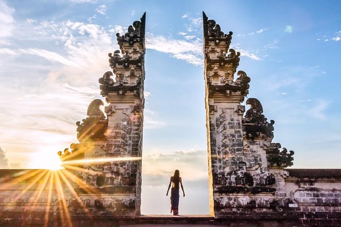East Bali Tour: Gate of Heaven, Water Palace, Sleeping Gajah - Tirta Gangga Water Palace: Fountains, Gardens, and Koi Feeding