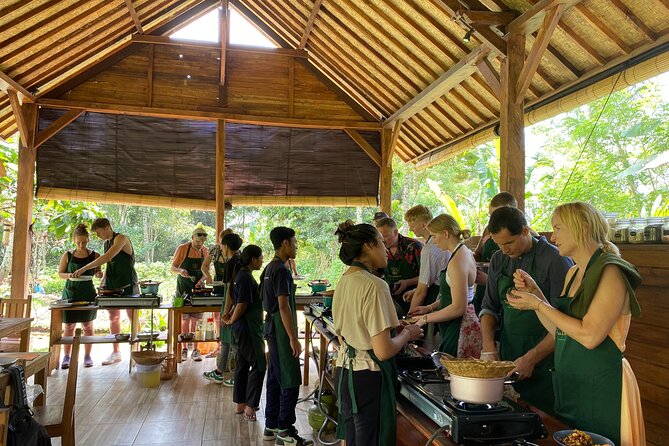 From Ubud: Authentic Bali Farm Cooking School & Organic Farm - Cooking Six Bali Dishes (plus dessert): how the class actually teaches
