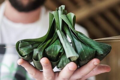 From Ubud: Authentic Bali Farm Cooking School & Organic Farm - On the Organic Farm in Taro Village: picking your ingredients