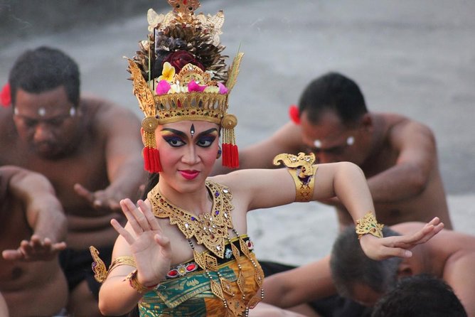 Half-Day Tour: Uluwatu Temple and Kecak Fire Dance Show - Padang Padang Beach: your one-hour reset (and what to watch for)