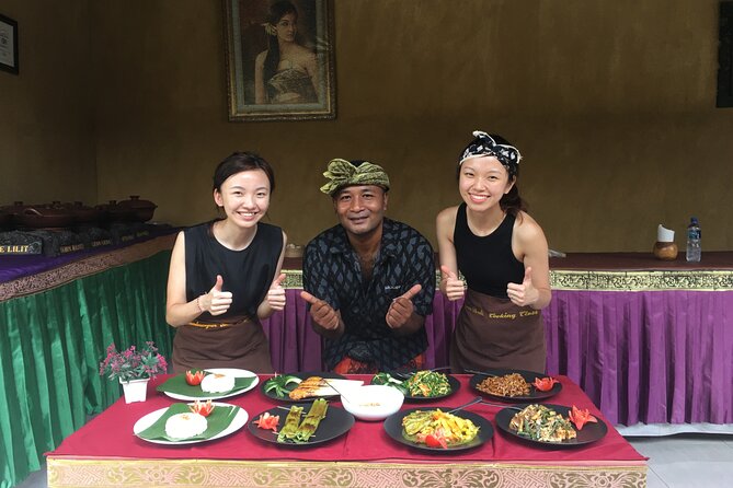 Jambangan Bali Cooking Class - Inside the Balinese home: open kitchen, family life, and gentle pace