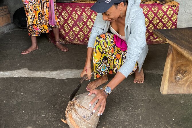 Make Traditional Bali Coconut Oil with a Balinese Family - Coconut oil class in Delodsema: a calmer side of Ubud