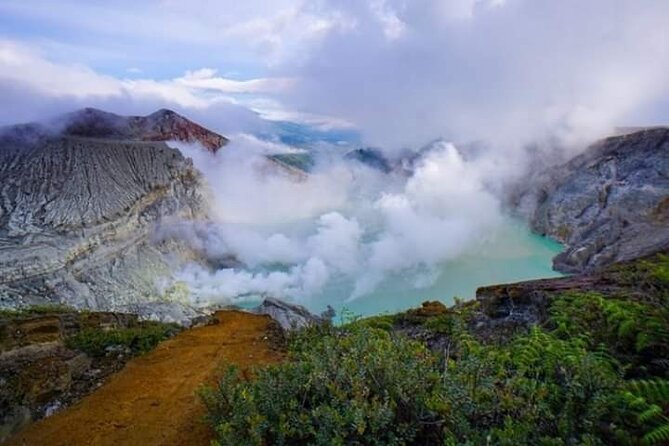 Mount Ijen Crater Tour From Ubud Bali - Fitness and safety: what to expect on the steep, rocky crater route