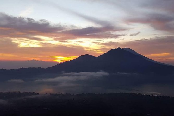 Mt Batur Sunrise, Breakfast & Natural Hot Springs - The Sunrise Waiting Game: Time, Light, and Sky Drama