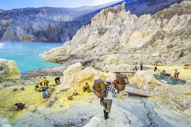 Overnight Mount Ijen Blue Fire Trek Tour From Bali (Private-All Inclusive) - Recharging in Java: the included room stop before the climb