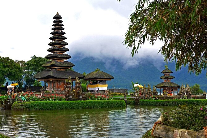 Private Full-Day Handara, Ulun Danu, Jatiluwih and Tanah Lot Tour - Getting to Handara Gate: The Iconic Photo Stop