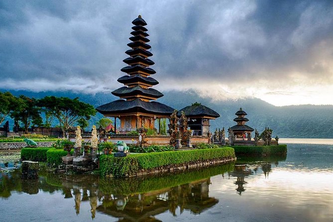 Private Full-Day West Bali Tour with Waterfall Visit - Handara Iconic Gate: quick photos with smoky-hill drama