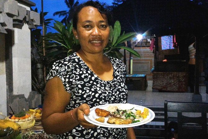 PRIVATE Ubud Market Tour & Balinese Cooking Class with Putu - Lunch With Three Generations: The Social Part Is the Point