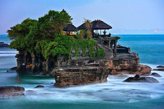 Tanah Lot and North Bali Tour: Scenic Journey - Ulun Danu Beratan Temple: the lakeside stop with serious photo gravity