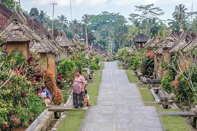 Trunyan Cemetery, Hot Spring, Penglipuran Village, and Waterfall Tour - Tibumana Waterfall Near Ubud: A 5-Meter Drop With a Twist