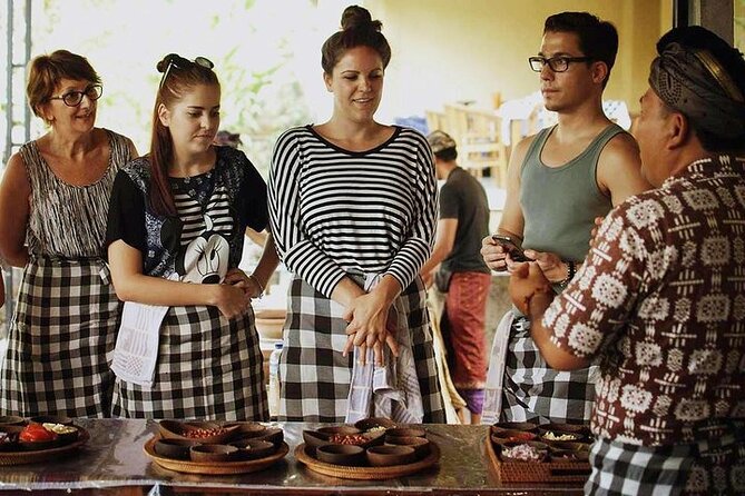 Ubud Cooking Class Bali with Balinese Chef - The morning Traditional Art Market stop (30 minutes)