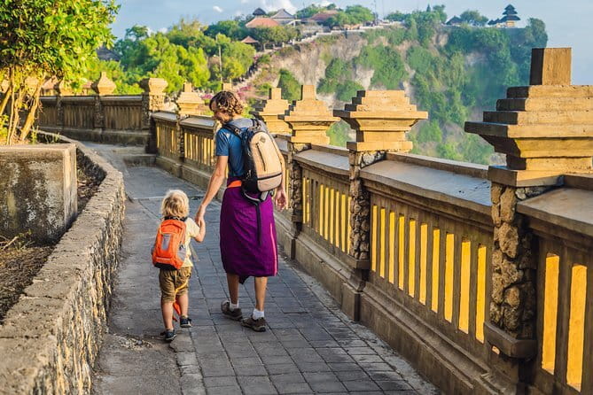 Ubud Guided Walking Tour - Stop 1: Gunung Lebah Temple and the first big context shift