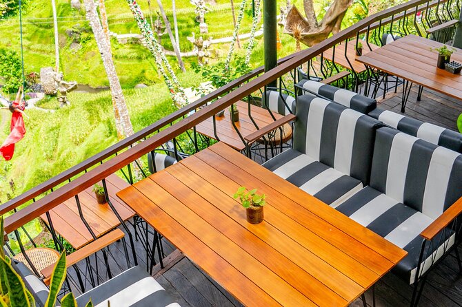 Ubud: Monkey Forest, Rice Terraces & Sacred Temples - Ubud Palace: traditional design in a calmer setting